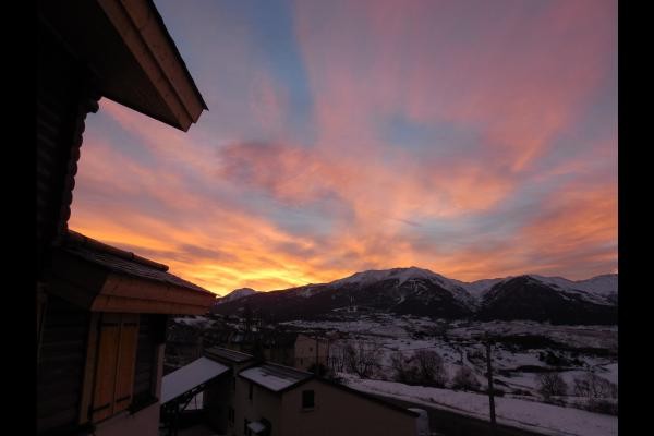 lever de soleil depuis la fenêtre du salon