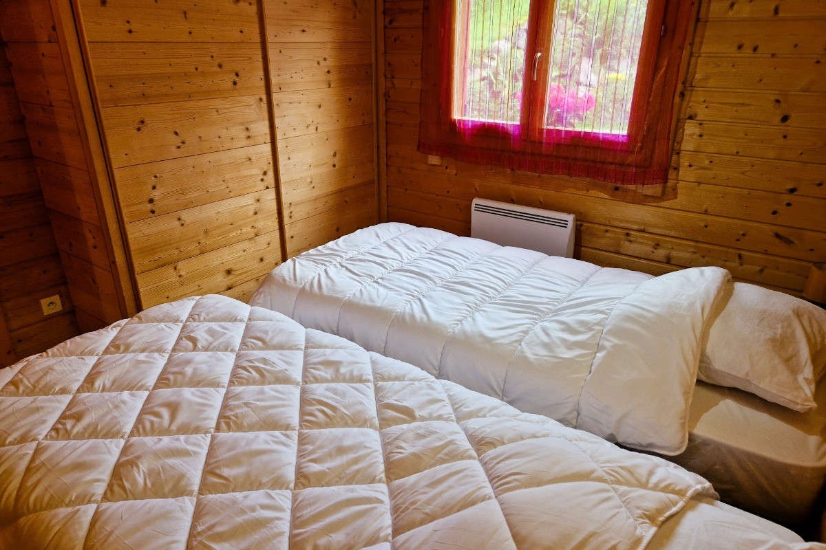 Chambre 1 avec 2 lits simples en Rez-de-chaussée - Chalet de montagne au cœur des Vosges - La Bresse