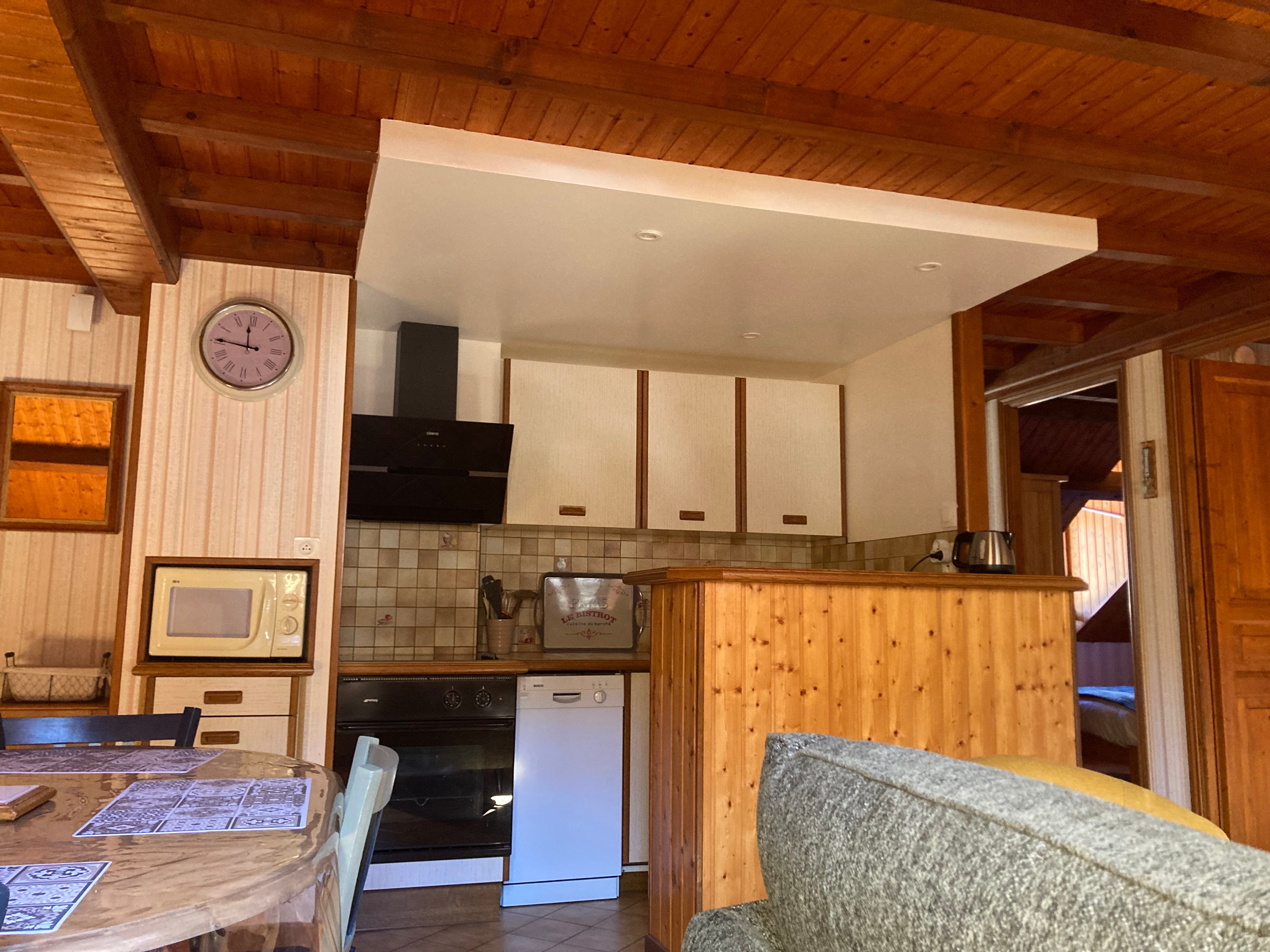 A bright kitchen with a clearly defined, convivial area, with a meal break at the bar
