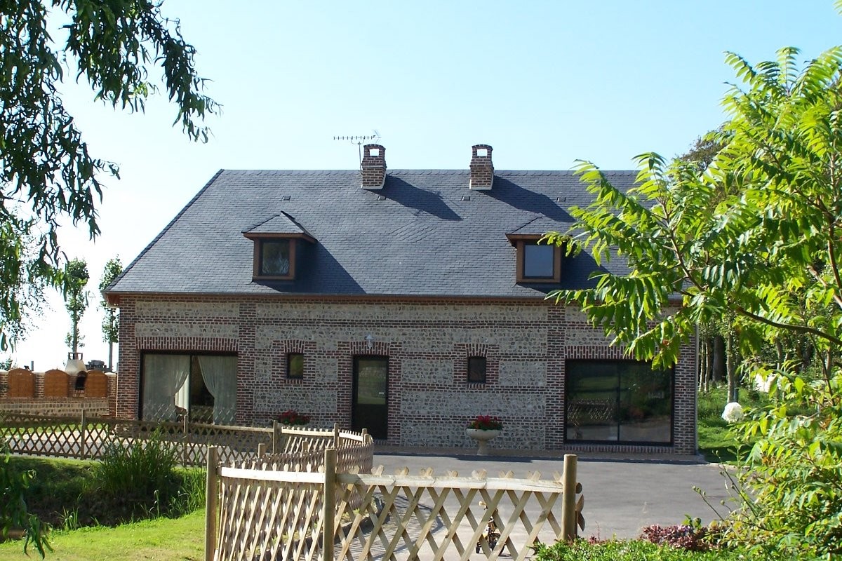 vue extérieure des 2 gites opposés