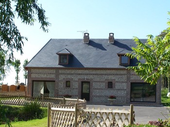vue extérieure des 2 gites opposés