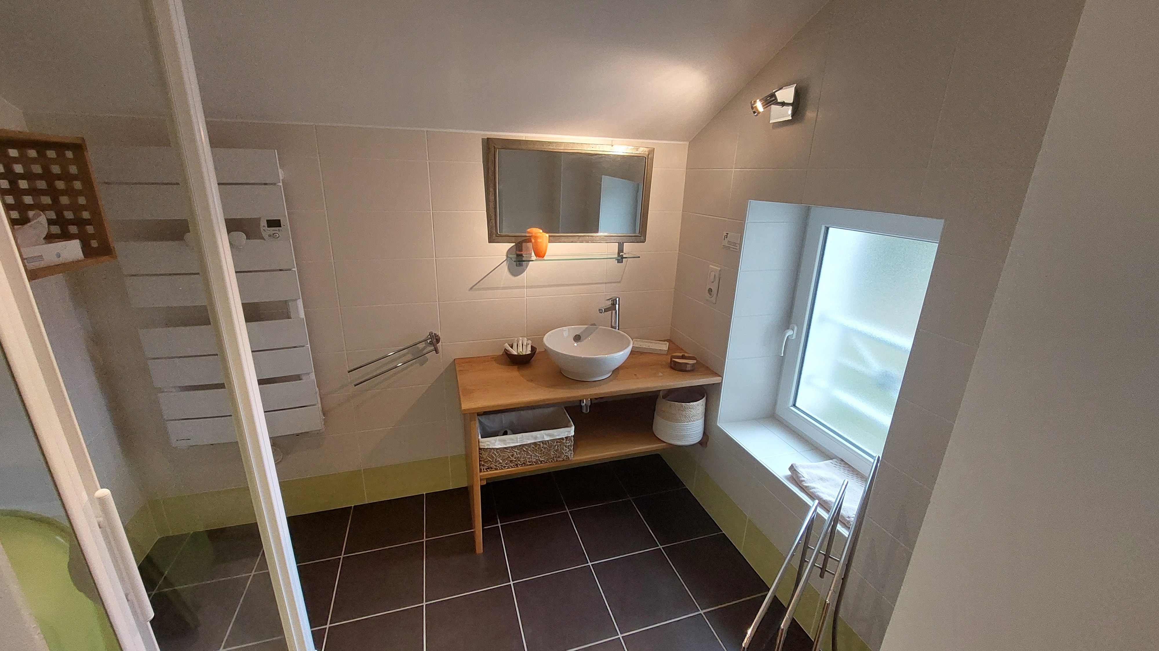 spacious bathroom Italian shower Cantal family gîte
