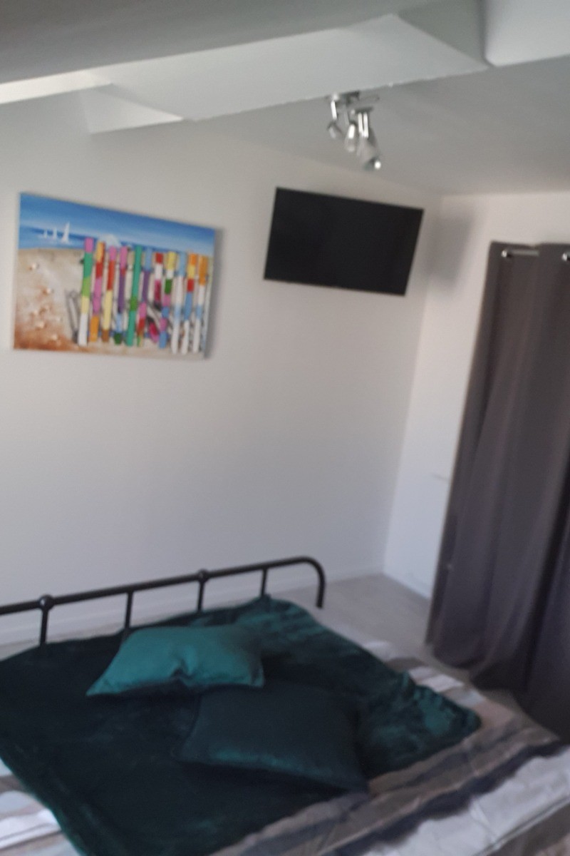 dressing et tv dans deuxième chambre