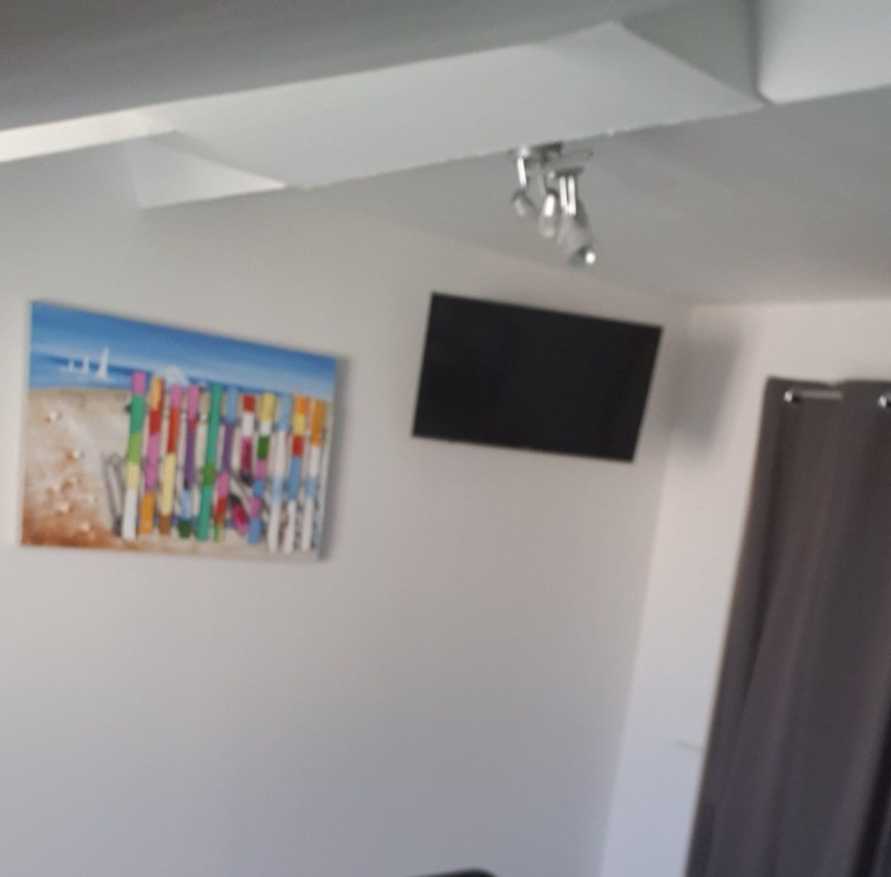 dressing et tv dans deuxième chambre