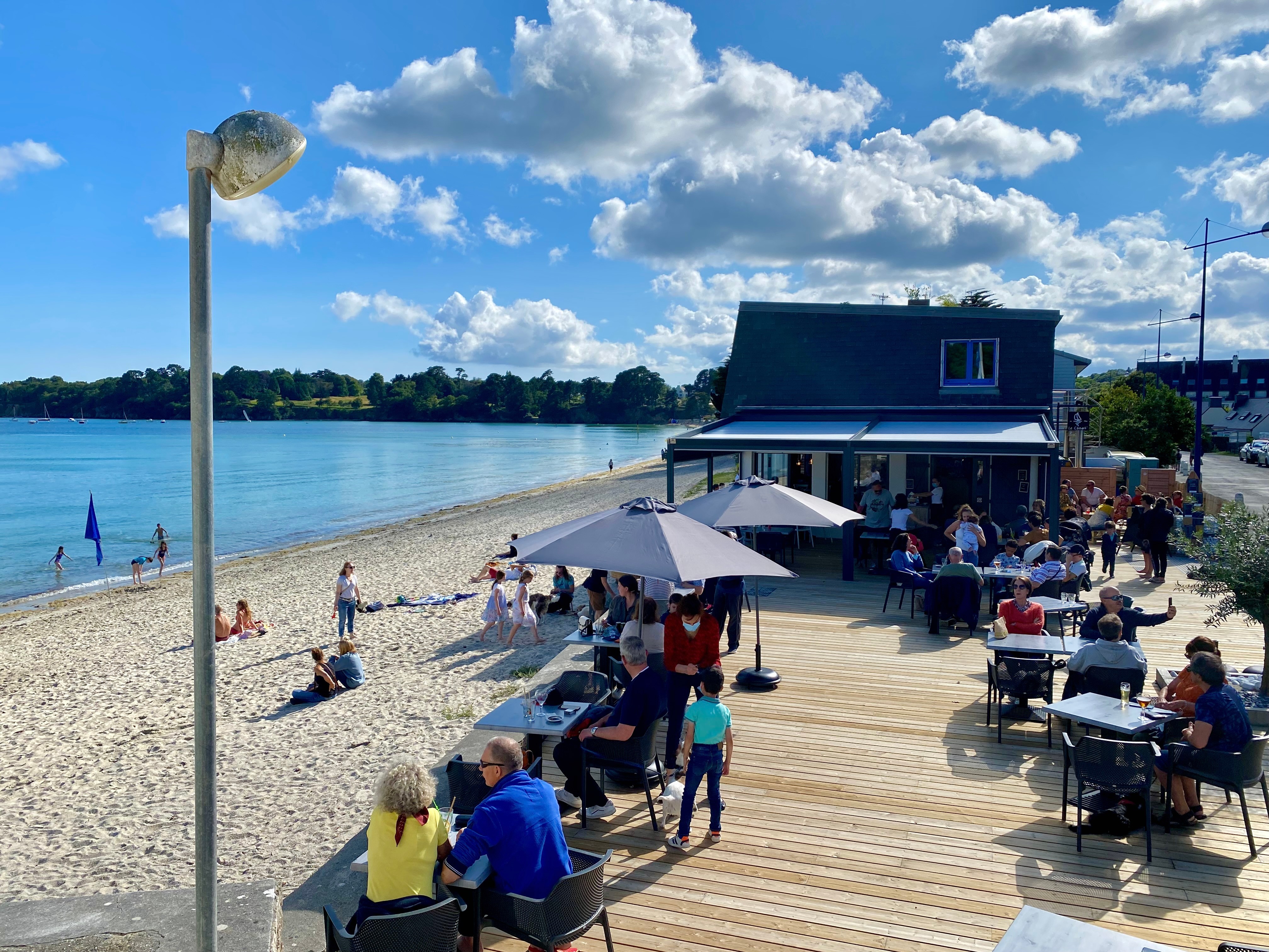 Bar 50m from the residence