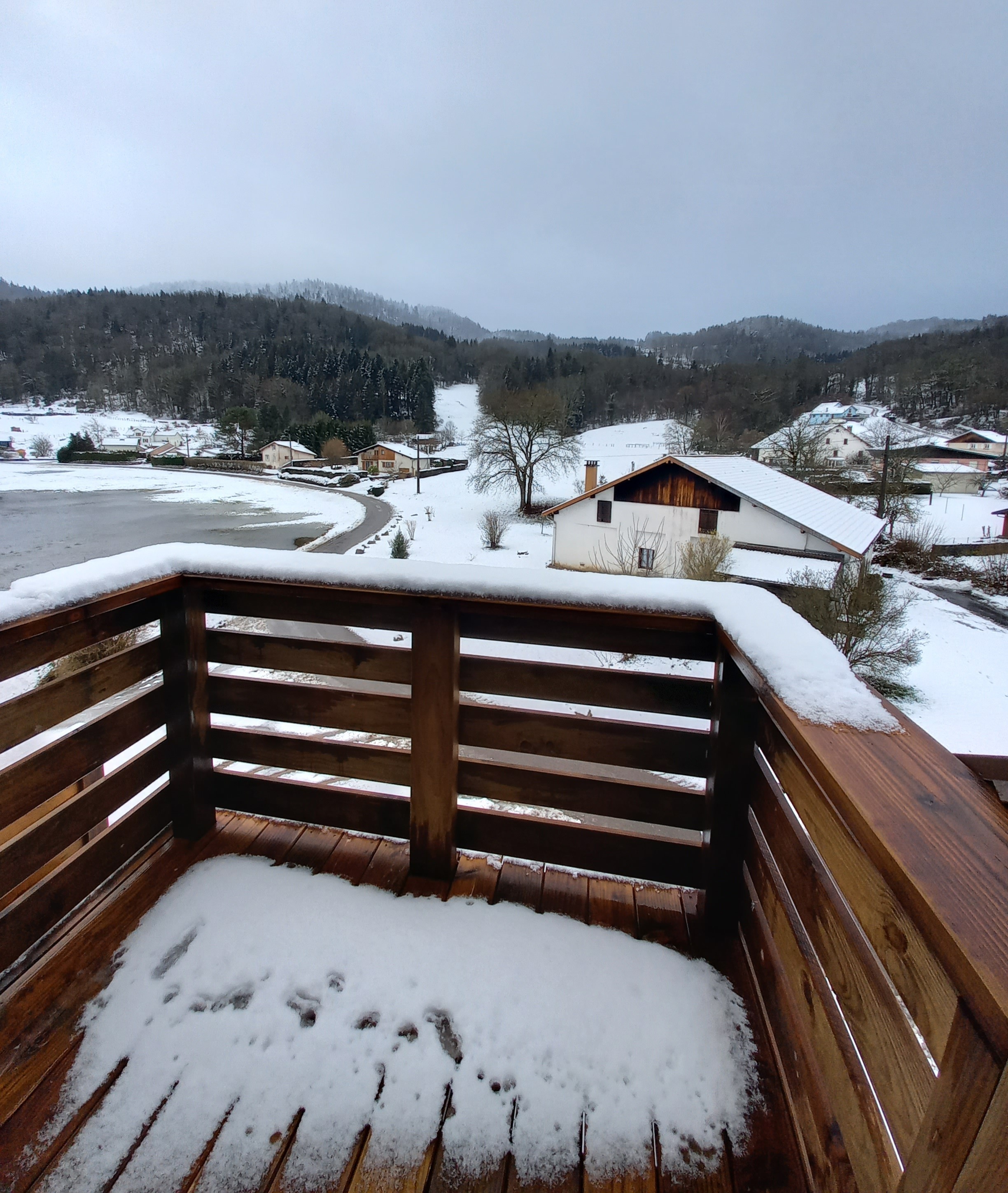 Petit balcon sur salon - Chez Bubu : La Montagne