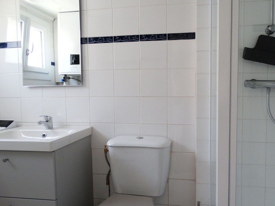 2ème salle d'eau au rez-de-chaussée