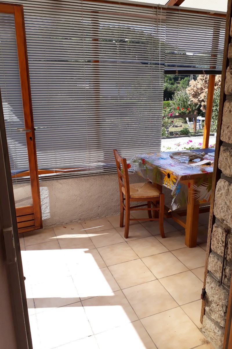 Accès à la véranda par la chambre