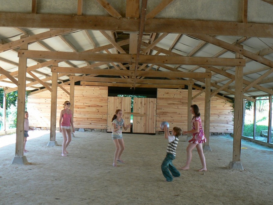 Abri de jeux couvert de 300 m²