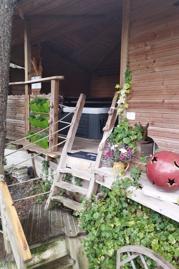 entrée cabane jacuzzi