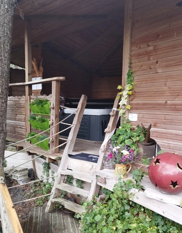 entrée cabane jacuzzi