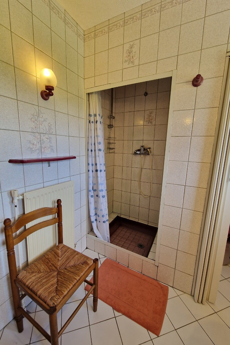 Salle d'eau à l'étage avec douche et WC - Gîte des 4 vents à Girmont - Val d'Ajol dans les Vosges