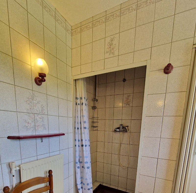 Salle d'eau à l'étage avec douche et WC - Gîte des 4 vents à Girmont - Val d'Ajol dans les Vosges