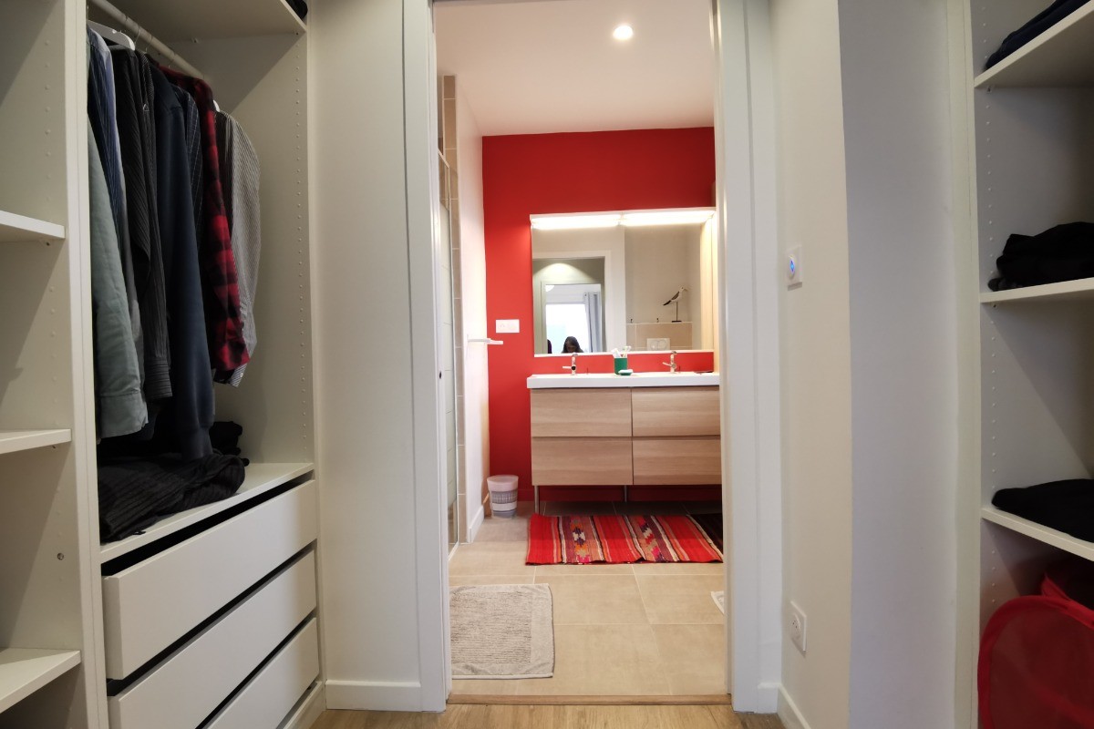 Dressing entre la salle d'eau et la chambre 1