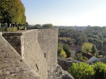 PONS - Cité médiévale © CMT17 E. COEFFE