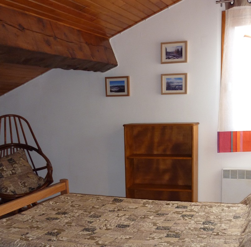 Chambre 3 - mansardée 2ème étage - Lit 90 + Lit 160 - OU CONFIGURATION DORTOIR Lit 90 + 2 lits 80