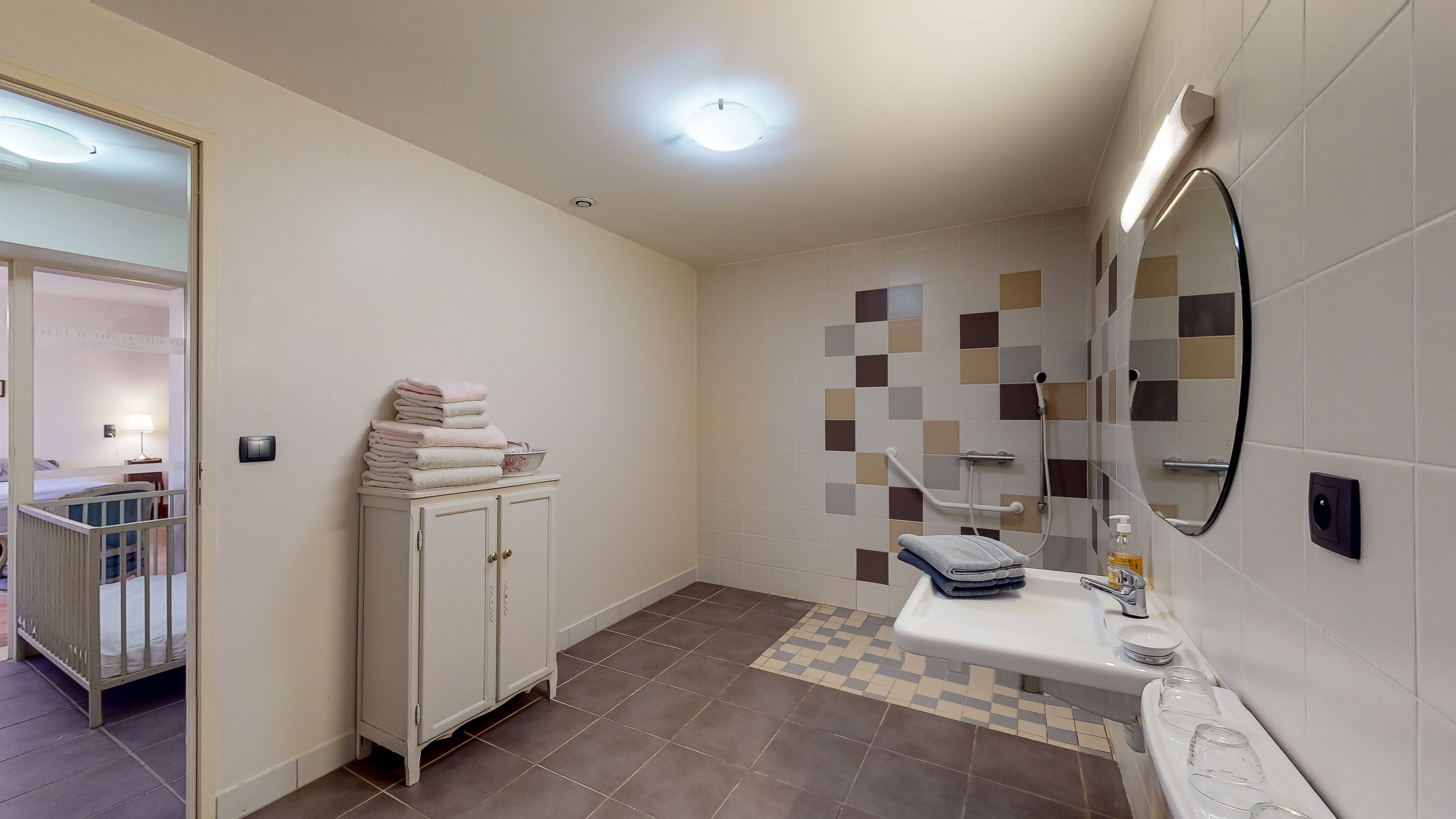 salle de bain lilas