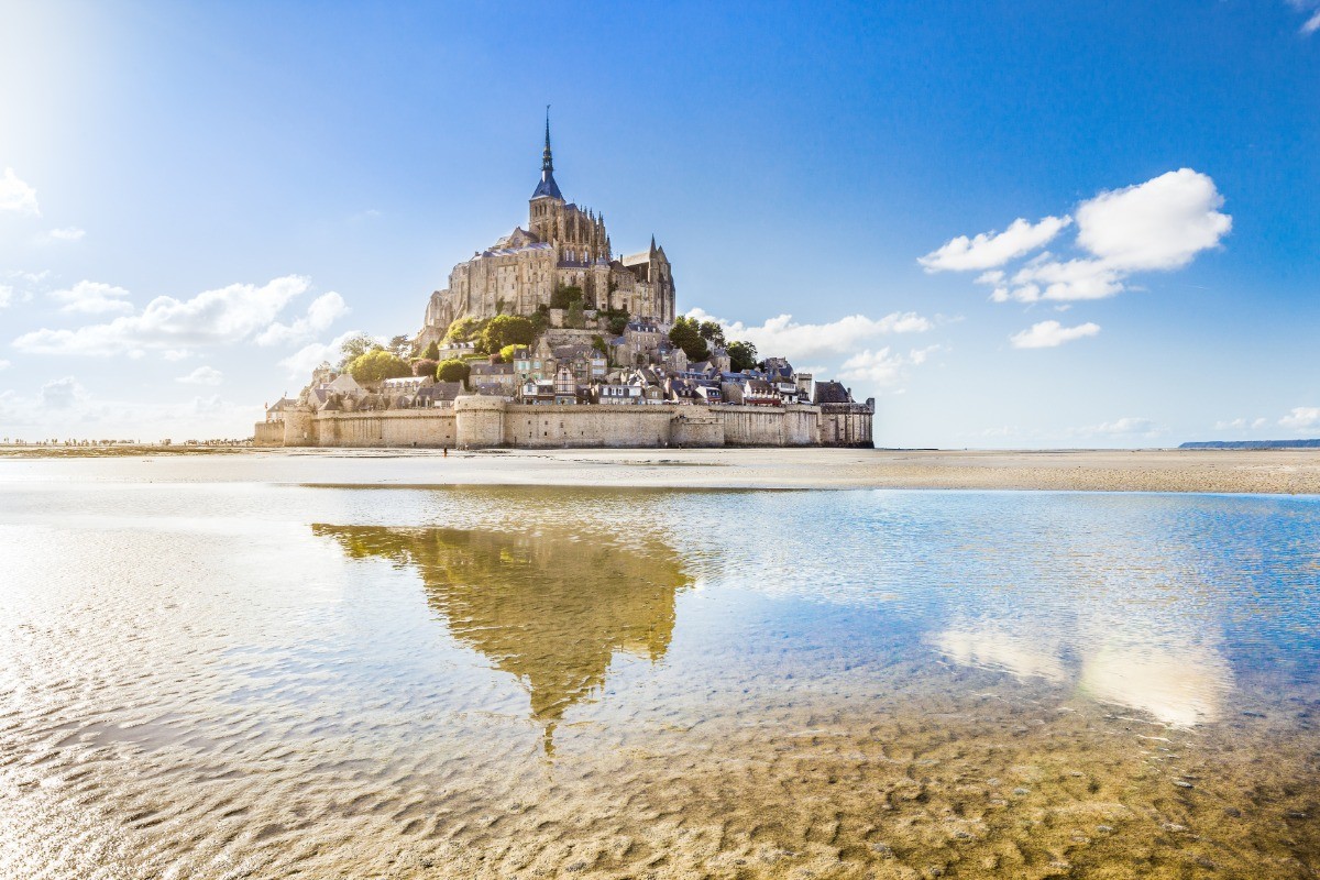 Le camping est situé à 1h environ de Saint Malo ou de Vannes. Et pourquoi ne pas visiter la Côte de Granit Rose  ou le Mont St Michel ? Pour cela, il faudra compter 1h30 de trajet environ.