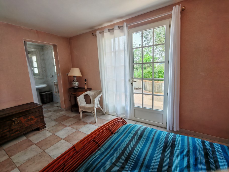 Bedroom 2 - Ground floor