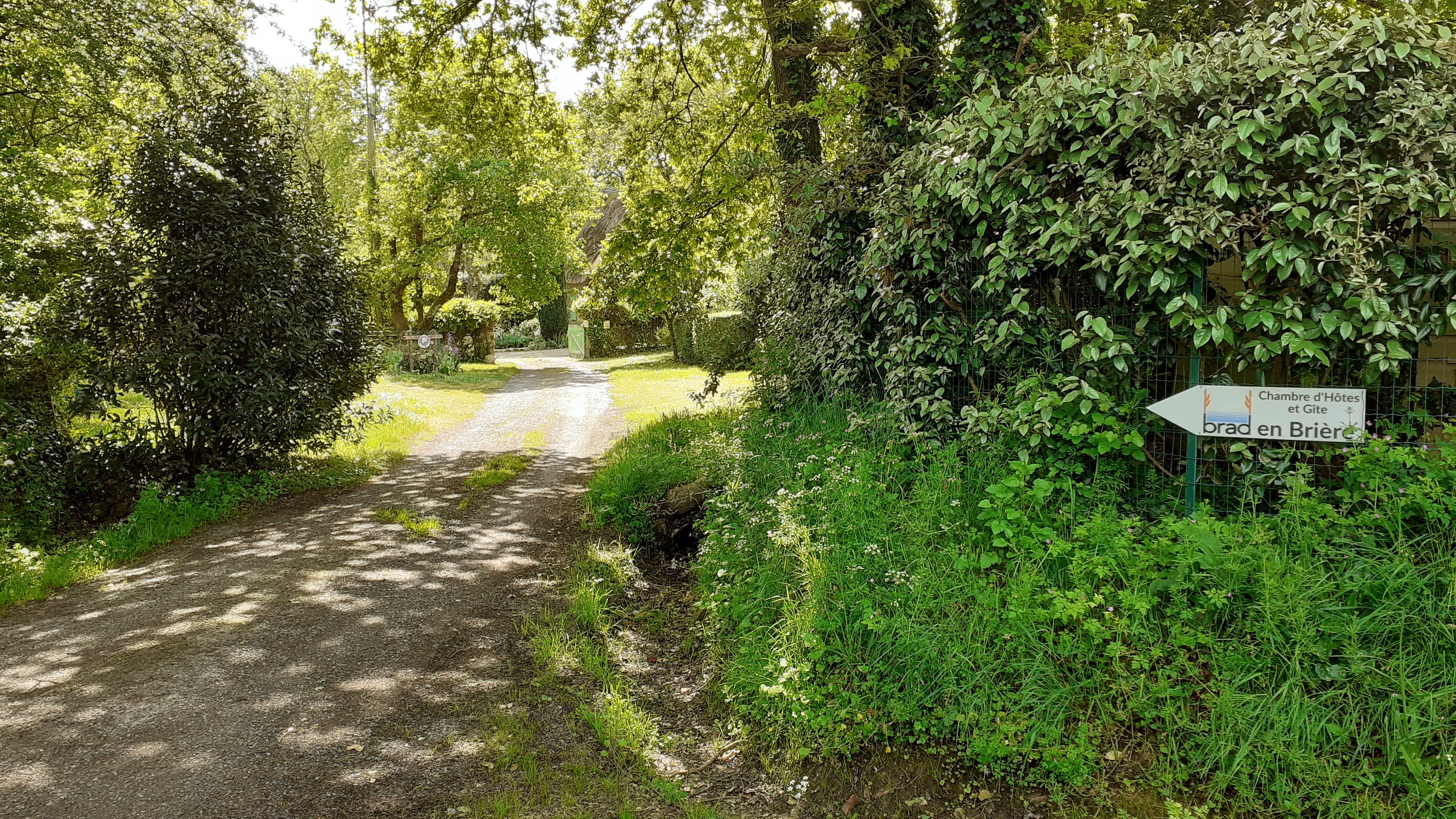 accès BrAd en Brière, avec parking à gauche