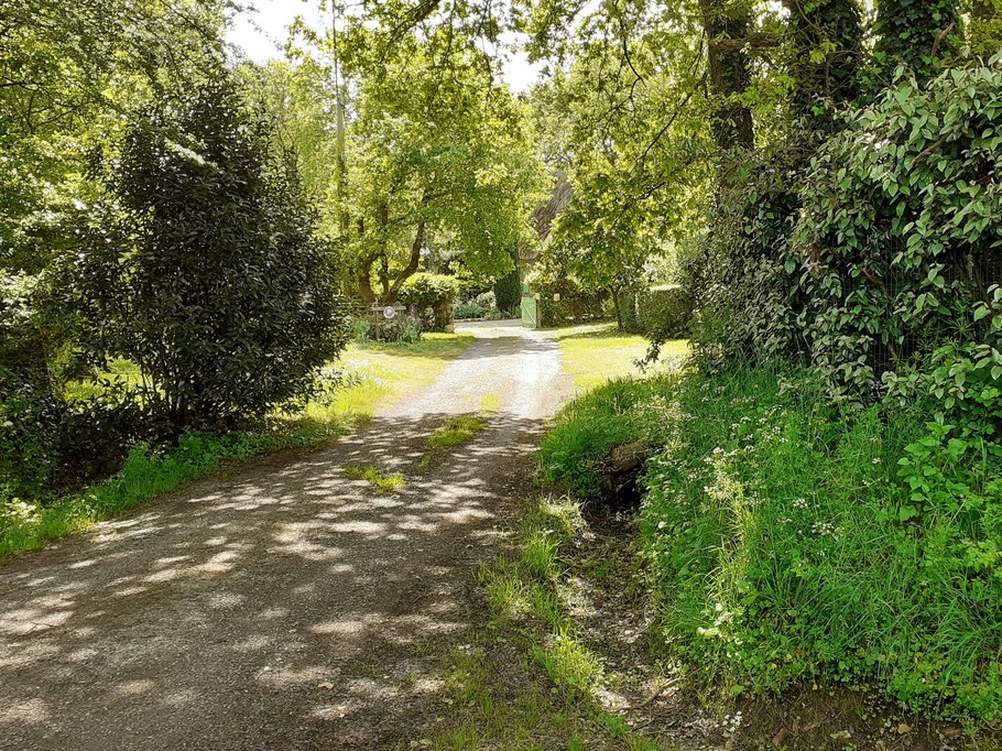 accès BrAd en Brière, avec parking à gauche