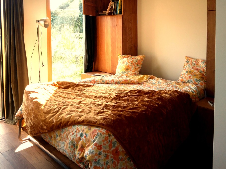 Du lit la vue sur le jardin