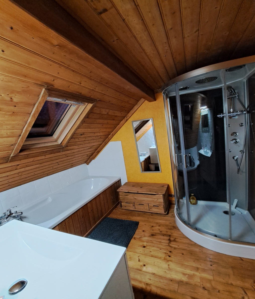 Salle de bains, étage.