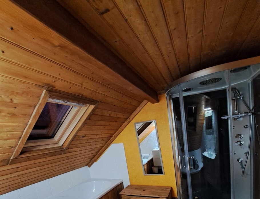 Salle de bains, étage.