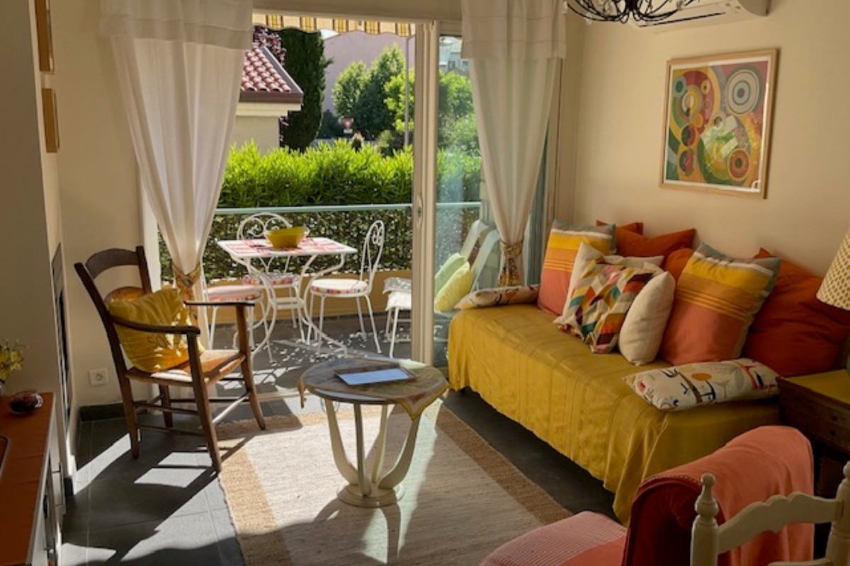 Salon - Appartement T2, Le Clos de la Buge (Sanary sur Mer, Var)