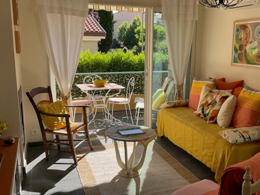 Salon - Appartement T2, Le Clos de la Buge (Sanary sur Mer, Var)