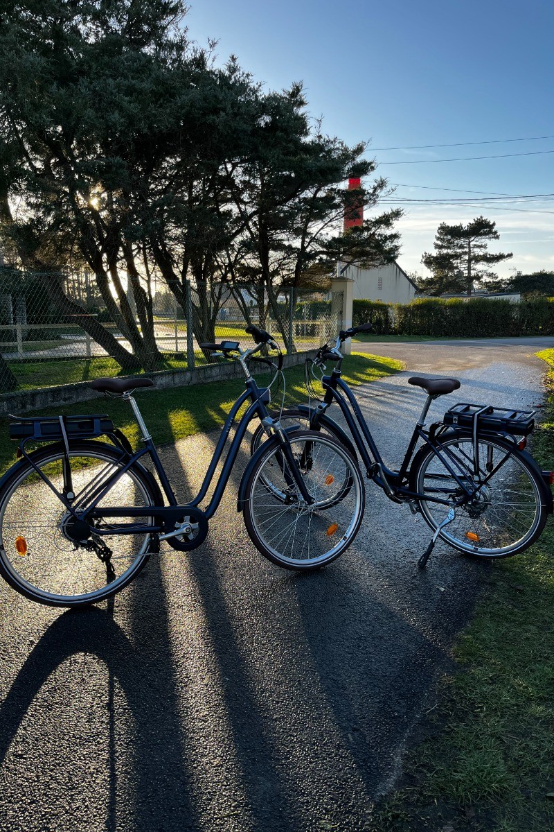 Deux vélos électriques en option