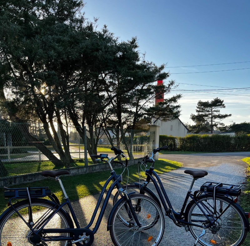 Deux vélos électriques en option