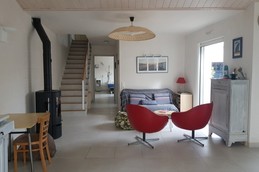 Coin salon avec poêle