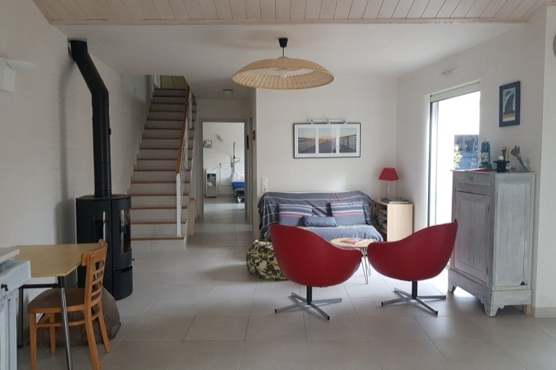 Coin salon avec poêle