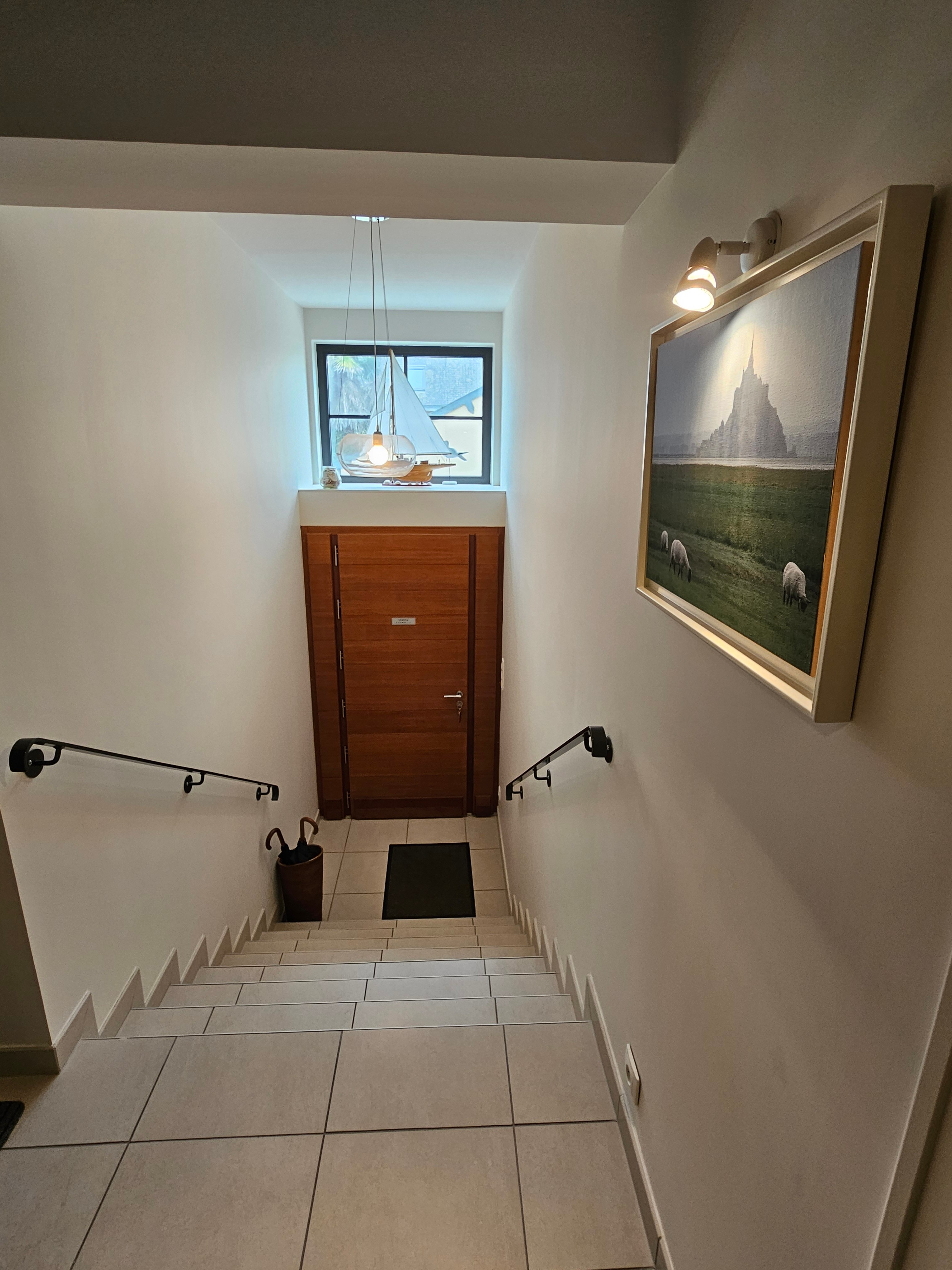 Separate entrance. A few steps and then a staircase lead up to the independent studio.