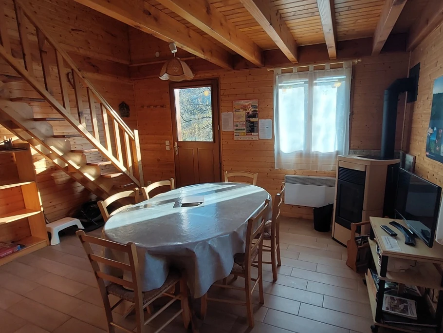 la pièce de vie avec poêle à granulés