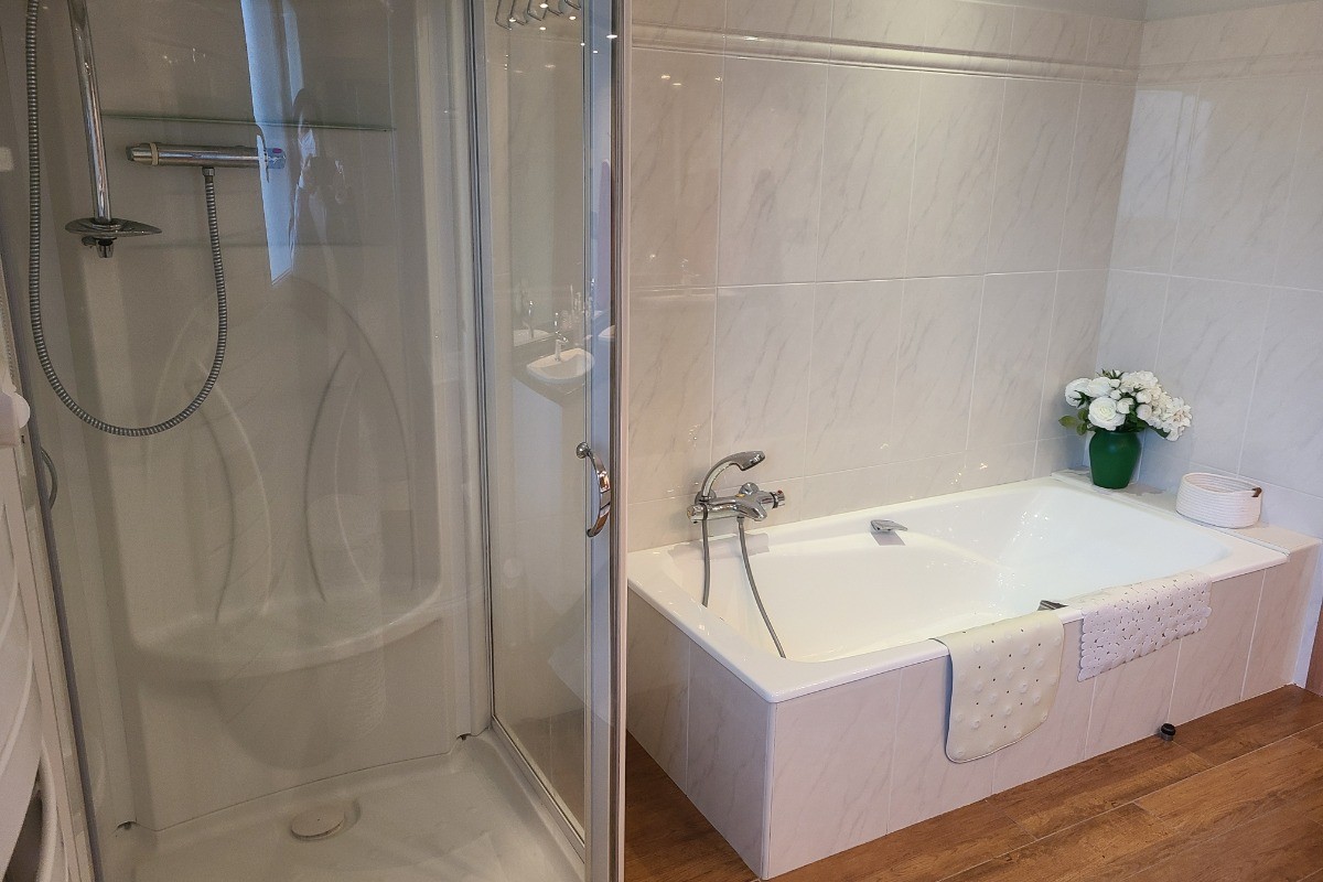 SALLE DE BAINS DOUCHE & BAIGNOIRE