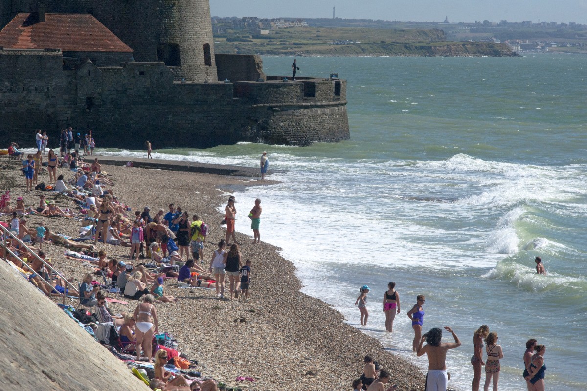 Ambleteuse, la plage à marée haute.