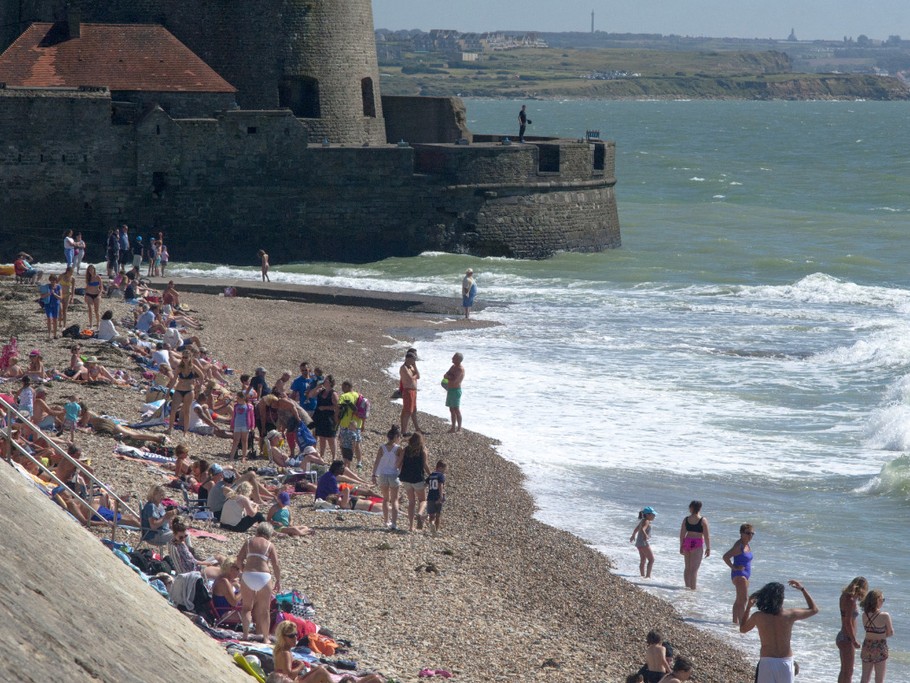 Ambleteuse, la plage à marée haute.