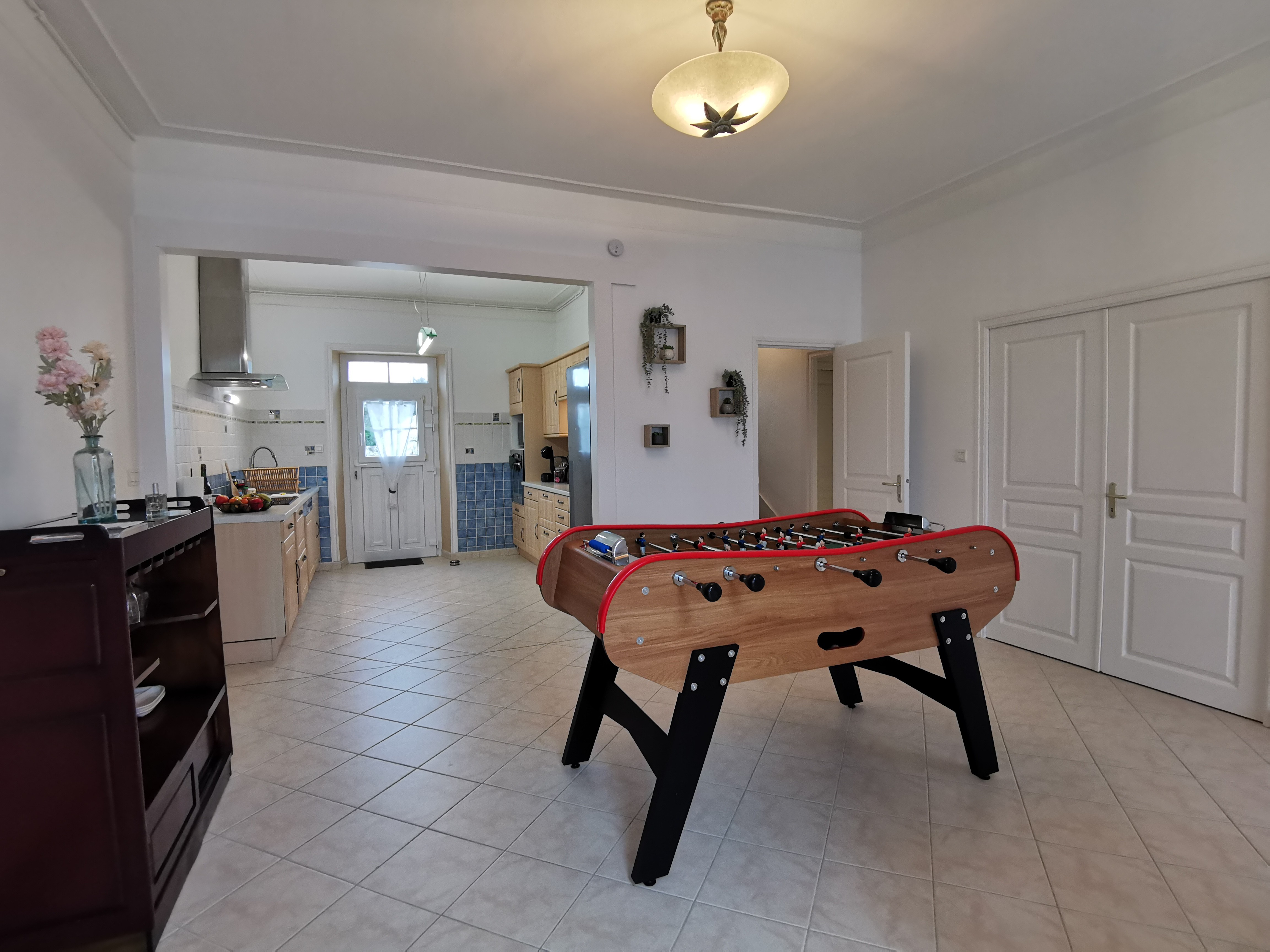 Espace jeu entre la cuisine et le séjour