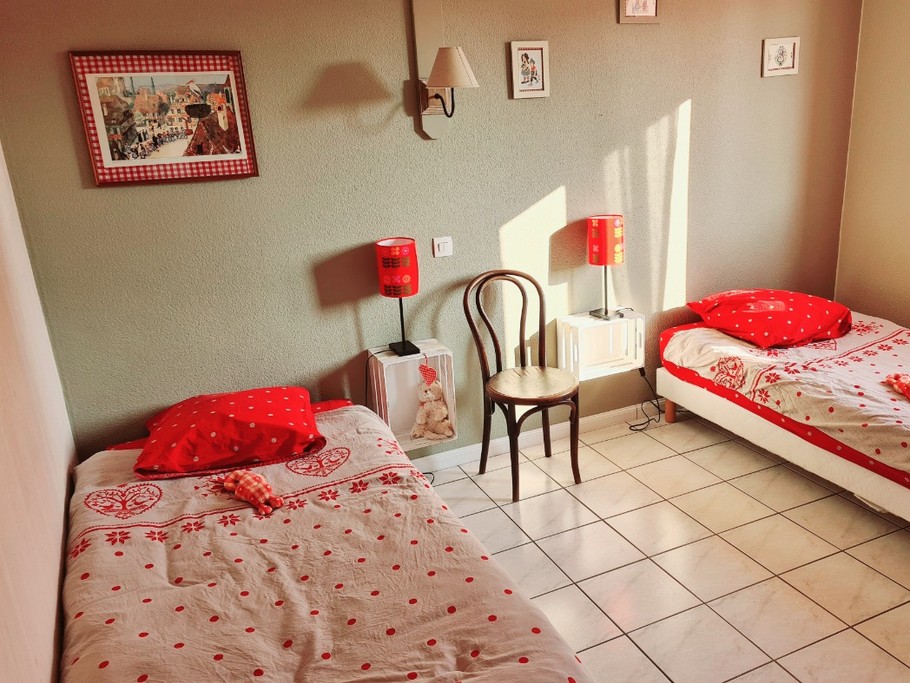 Chambre avec 2 lits individuels