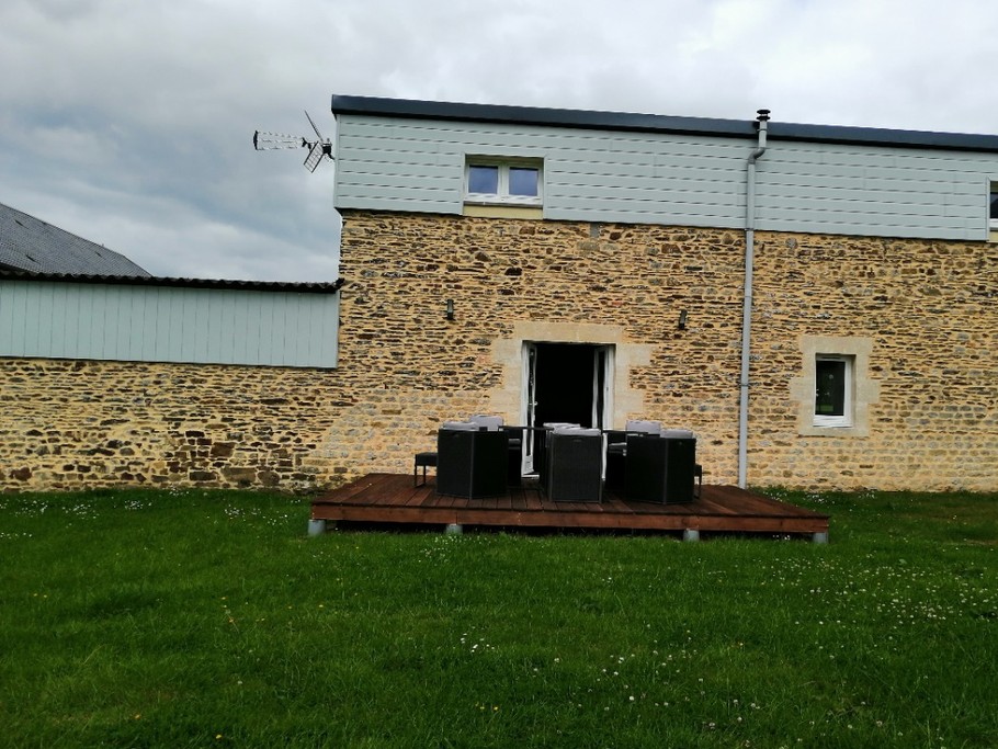 TERRASSE, VUE JARDIN DU GITE