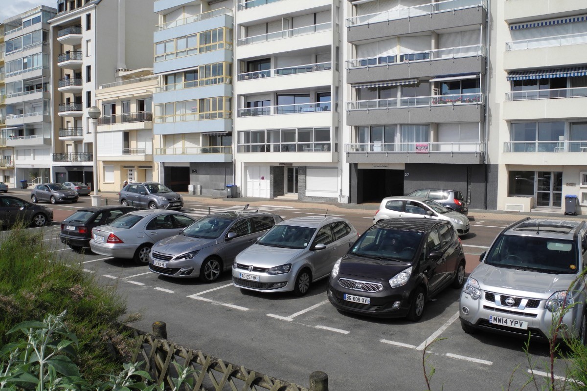 Le petit parking (gratuit)