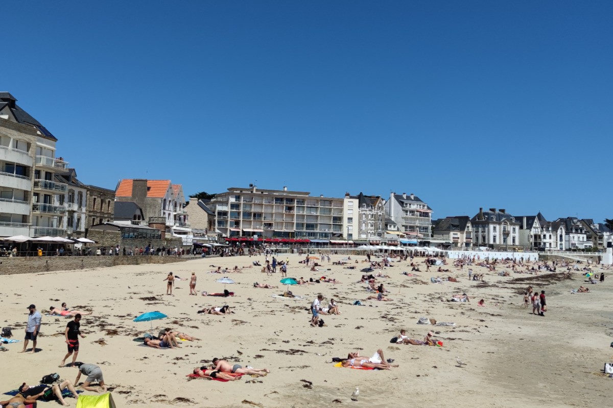 grande plage à 400m
