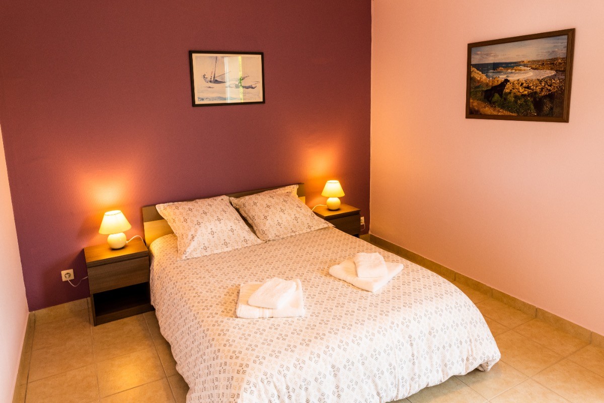 chambre avec lit de 140 cms