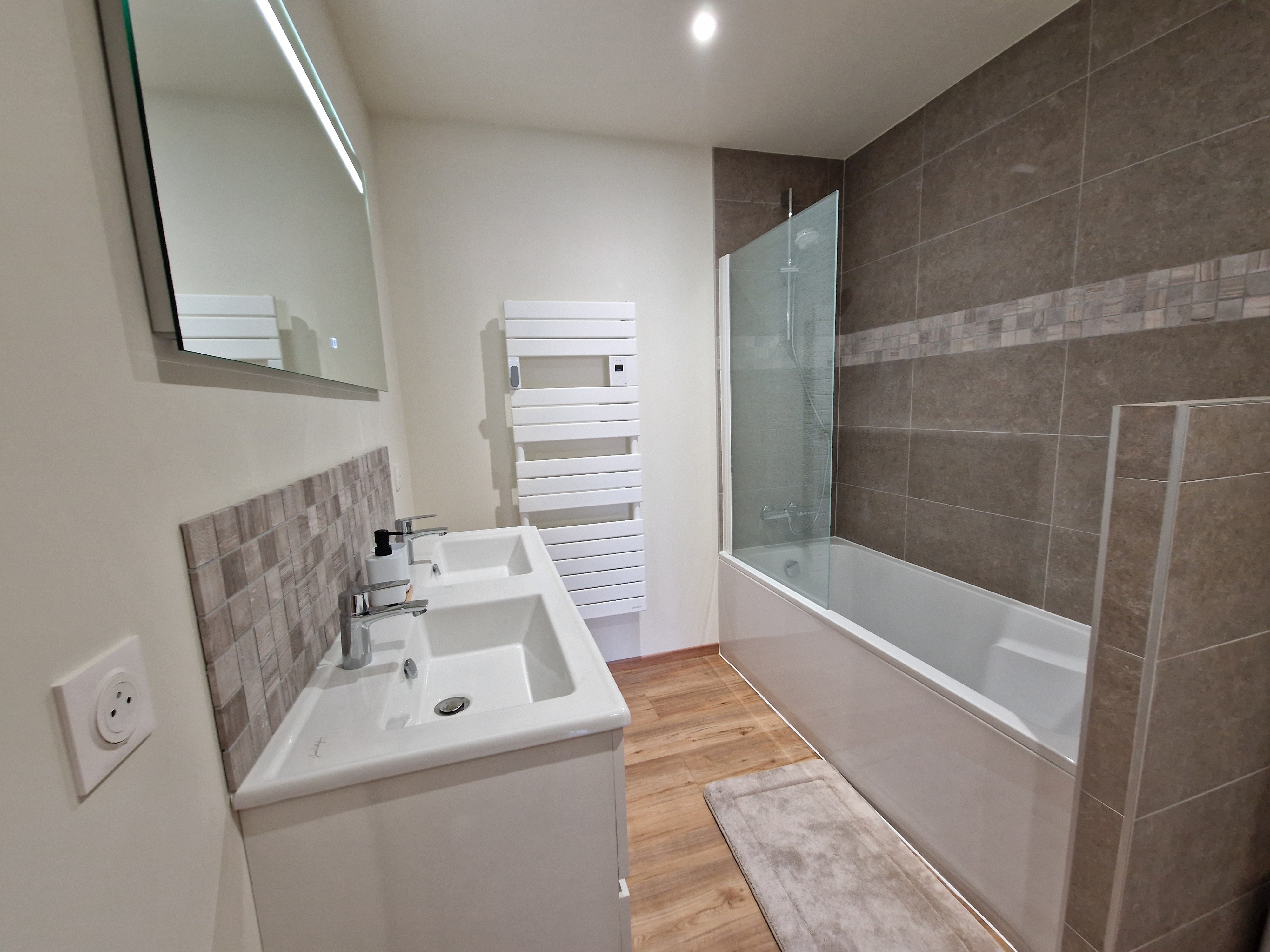 Bathroom, bedroom 4 - Gîte de la Forêt