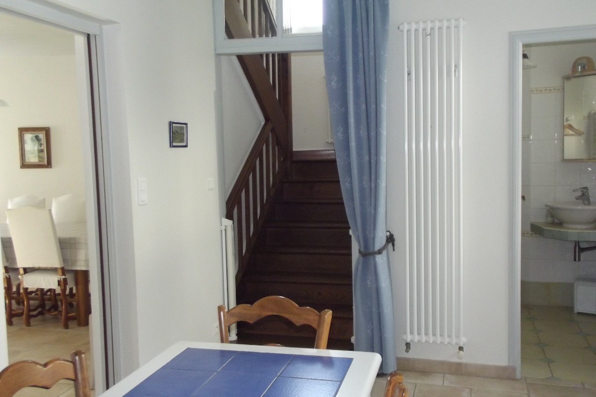 Accès étage depuis la cuisine