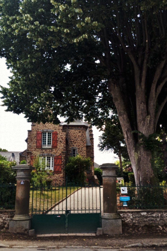 Enclosed park