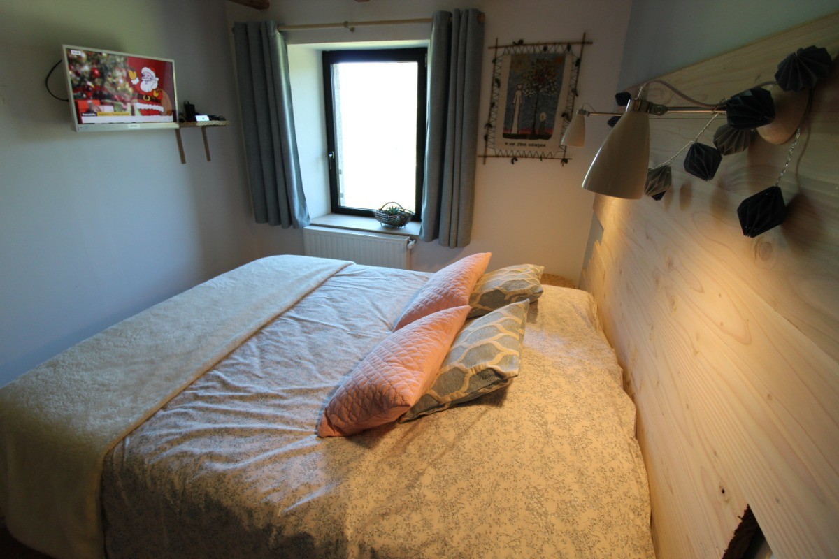 Chambre avec télévision - Chambre Bluet à la ferme sous les Hiez à Cornimont