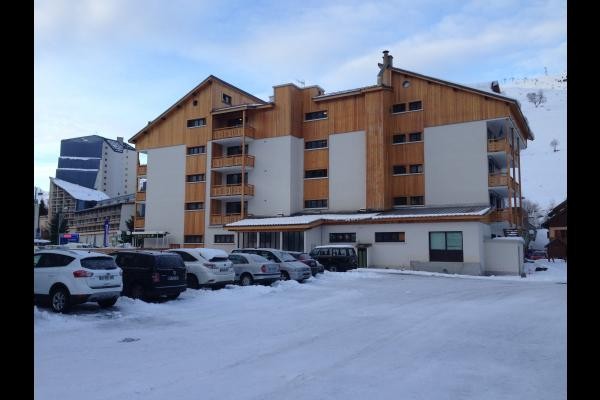 Vue parking sécurisé / Appartement pour 4 personnes (Les Deux Alpes - Centre Station - Pied des Pistes - Ambiance Montagne)